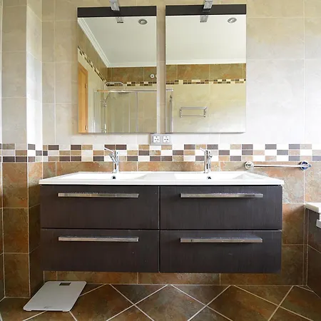 Вилла Galihost - Con Piscina En