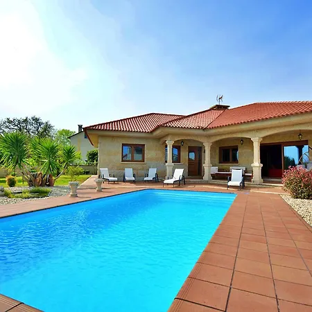 Galihost - Con Piscina En Villa *