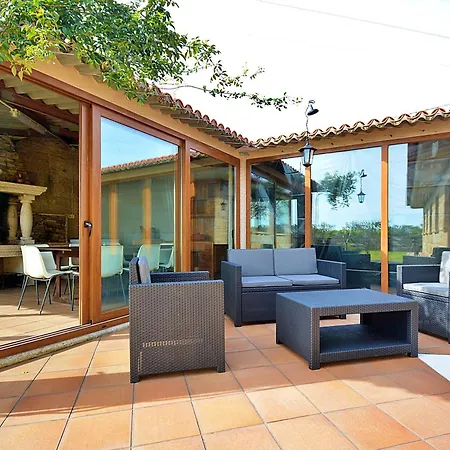 Galihost - Con Piscina En Villa Cambados