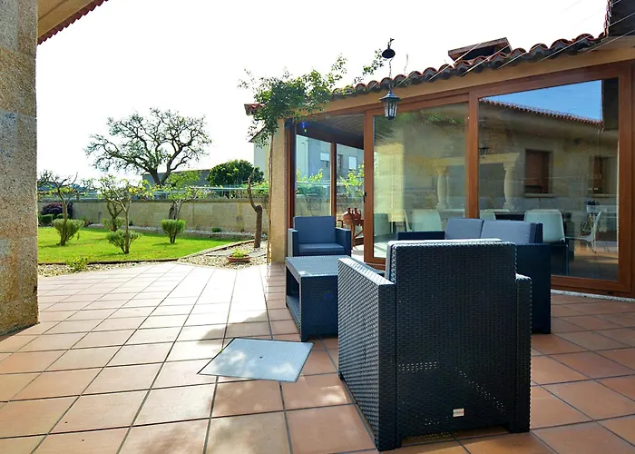 Galihost - Con Piscina En Villa Cambados