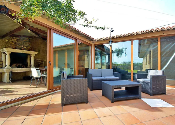 Galihost - Con Piscina En Villa Cambados